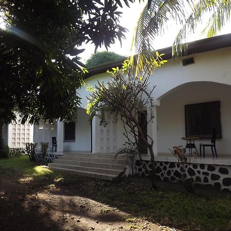 Hotel La Grillade Moroni Exterior photo