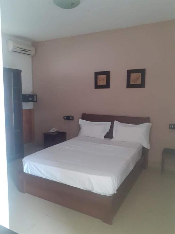 Hotel La Grillade Moroni Exterior photo